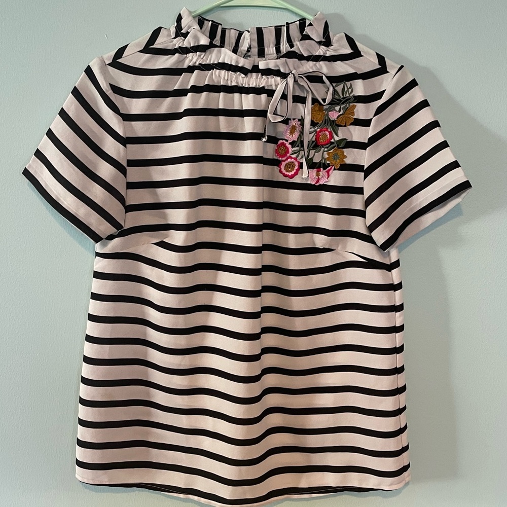 EUC Downeast striped embroidered short sleeve blouse